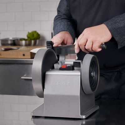 Principle of sharpening a kitchen knife on the Tormek T-2 Pro