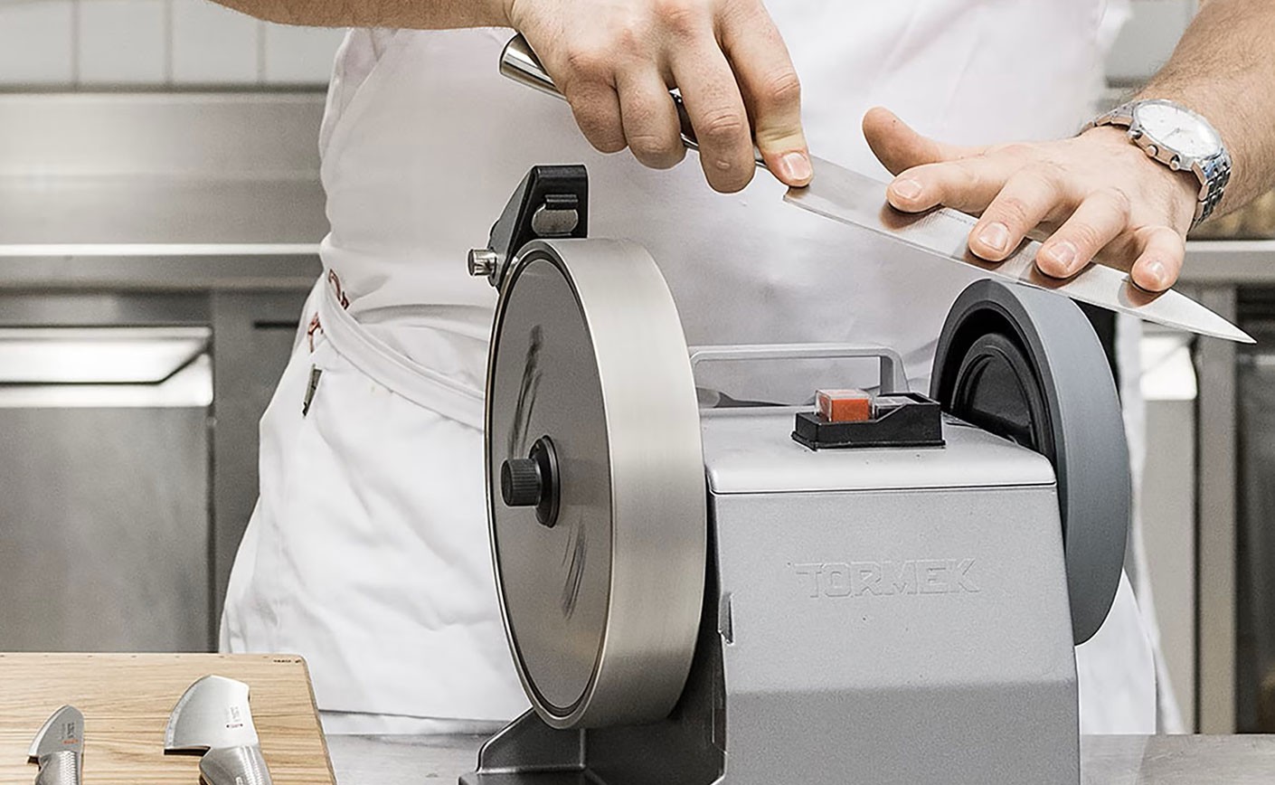 The Tormek T-2 Pro water-cooled sharpener: the ideal tool for kitchen knife sharpening