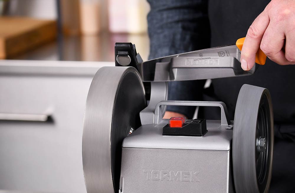 How to sharpen a knife with the Tormek T-2 Pro knife sharpener